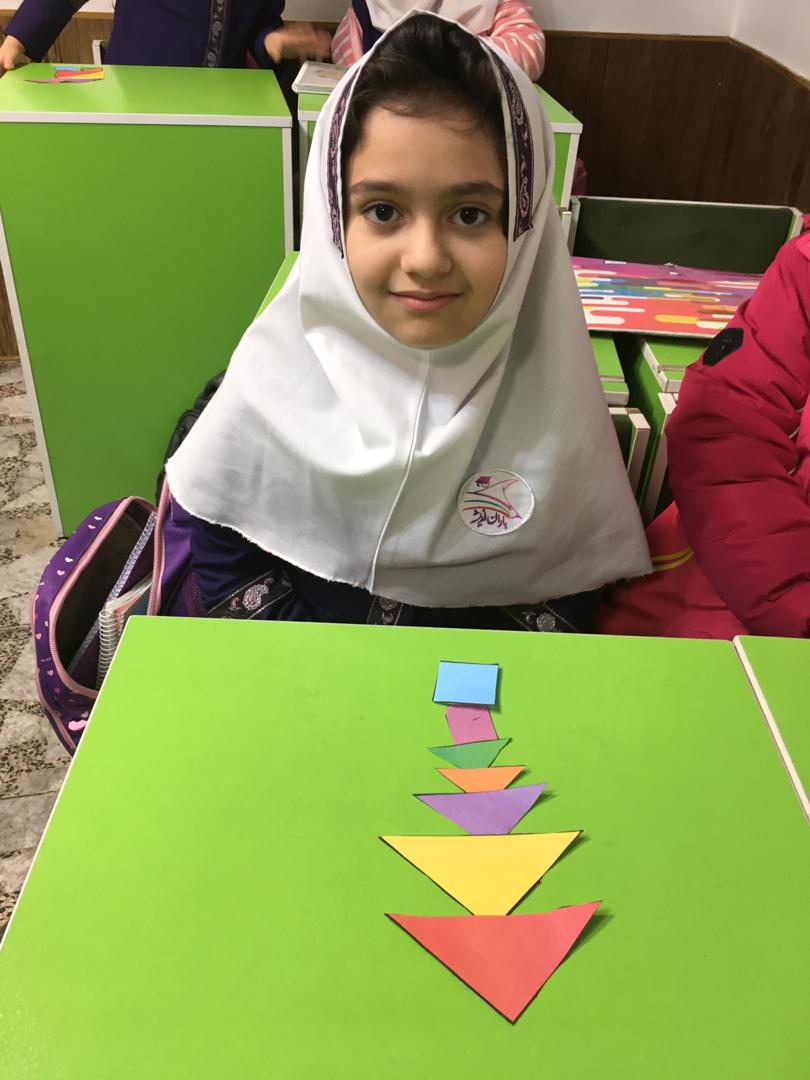بازی با تانگرام در زنگ ریاضی کلاس سوم